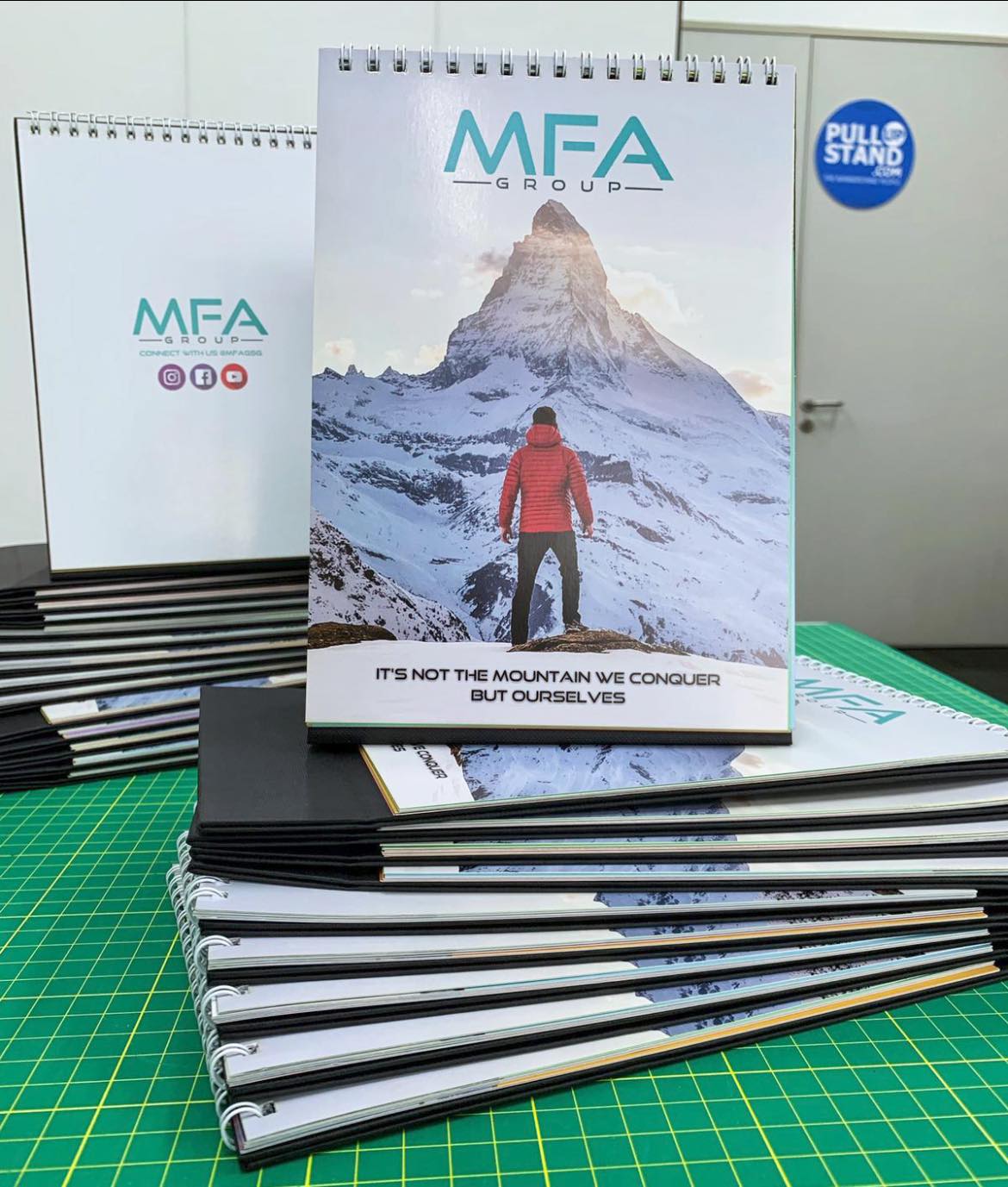 CUSTOM DESK CALENDARS - Pullupstand.com Pte Ltd
