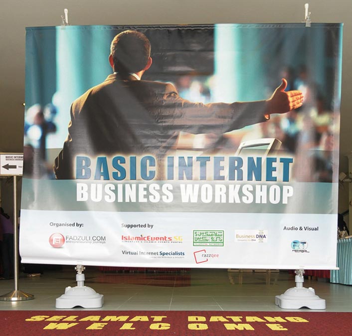Water Base Clip Banner Stand: Versatile Outdoor Display Solution